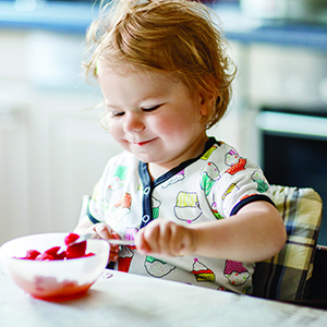 baby eatting food