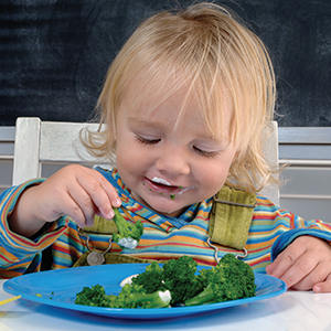 baby eatting food